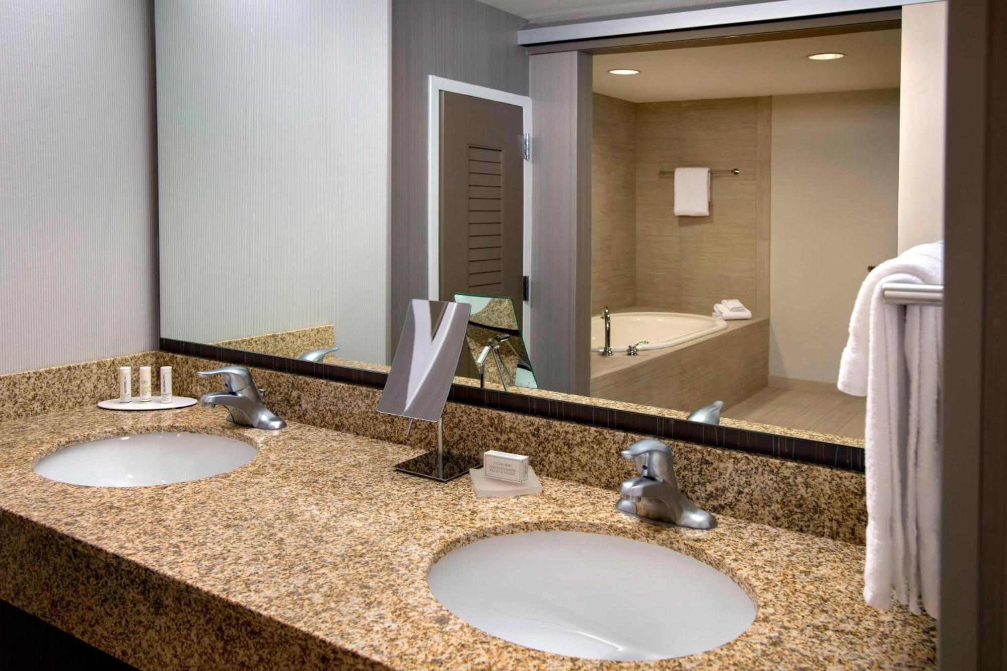 Courtyard By Marriott Philadelphia Lansdale Hotel Bagian luar foto